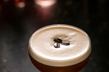 Article-Espresso-Martini-Coffee-Cocktail-Recipe